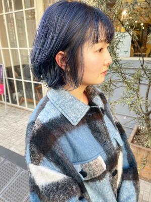 ネイビーカラー　くすみブルー　切りっぱなしボブ