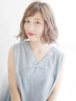 透け感ハイトーンのゆるカール
