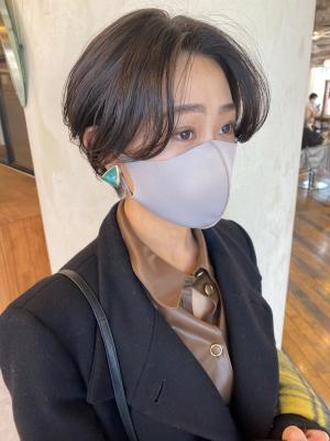 大人可愛いナチュラルセンターパート　ショートヘア