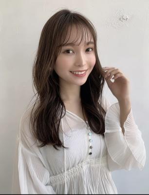 フェミニンヘアスタイル