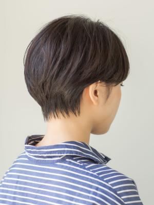 【sheta/堅田】黒髪でも柔らかい丸みの小顔ショートヘアのイメージ画像