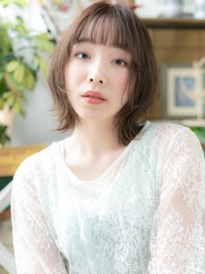 濡れ髪フェザーバング小顔前下がりロングボブ　大人ガーリー