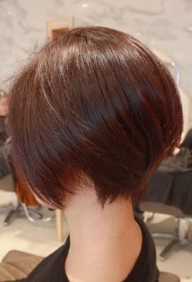 首が綺麗に長く見えるボブスタイル