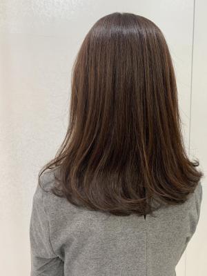 ラベンダーベージュの艶感ヘアー【タビラマユミ】