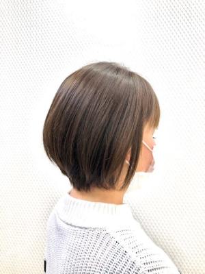 丸み/小顔/ショートグラ/ショート/アッシュベージュ/30代 丸み/小顔/ショートグラ/ショート/アッシュベージュ/30代