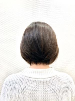 丸み/小顔/ショートグラ/ショート/アッシュベージュ/30代 丸み/小顔/ショートグラ/ショート/アッシュベージュ/30代