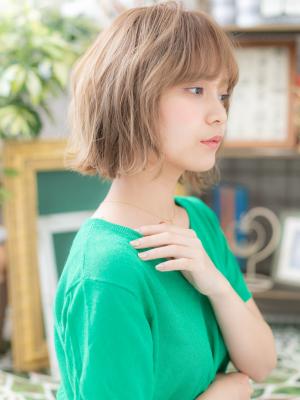 外国人風オリーブカラー前下がり外ハネミディ　エアリーミディ