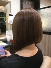 前下がりミディアムボブ