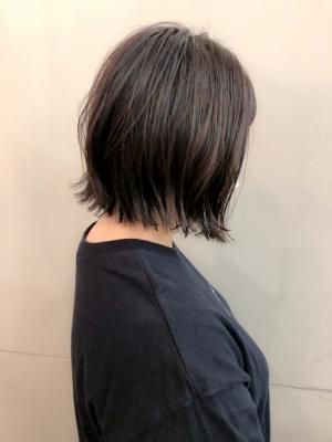 外はね　切りっぱなしボブ 20代30代