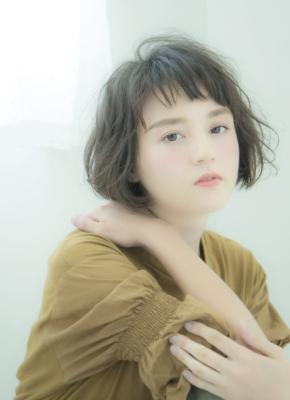 小顔ショートボブ　フォギーベージュ