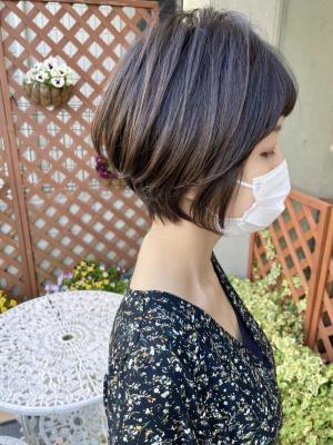 女性らしいフォルムのショートスタイル