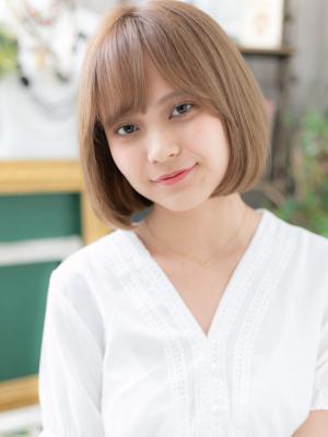 斜めバング×シアーベージュ小顔前下がりボブ　透け感