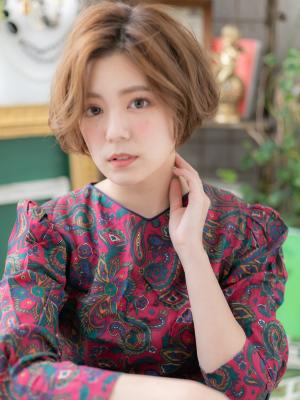 アシンメトリー大人ボブで外国人風グラマラス　艶カラー