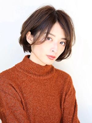 前髪なしの耳かけシルキーストレート