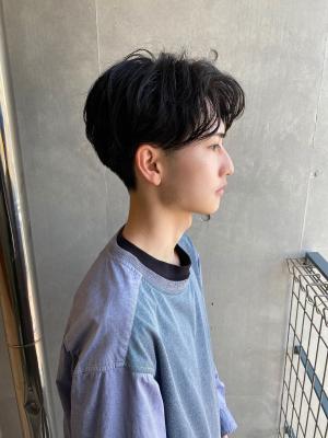ニュアンスパーマ　刈り上げセンターパート