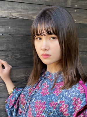 セミロングシャイニーストレート