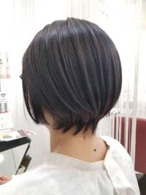 小顔/ショート/ショートボブ/暗めカラー/30代40代50代 小顔/ショート/ショートボブ/暗めカラー/30代40代50代