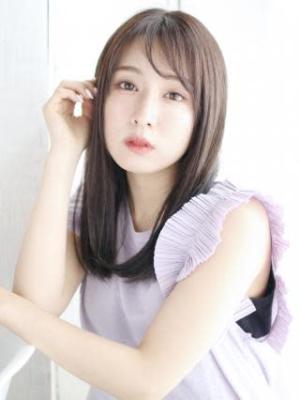透け感バングのナチュラルストレート