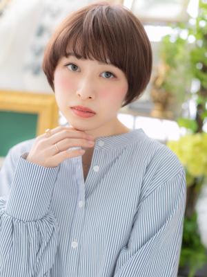 ピンクブラウン艶カラー前下がり小顔ショート マッシュヘア ピンクブラウン艶カラー前下がり小顔ショート マッシュヘア