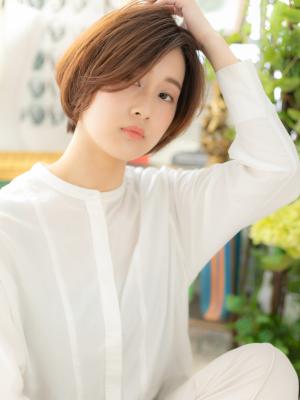 かきあげバング大人ハイライト前下がりボブ ヴェールカラー かきあげバング大人ハイライト前下がりボブ ヴェールカラー