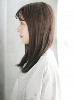 透け感バングのナチュラルストレート