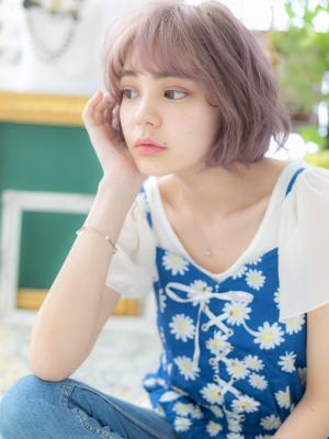 インナーカラーピンクくせ毛風小顔ハイライト　オン眉ショート