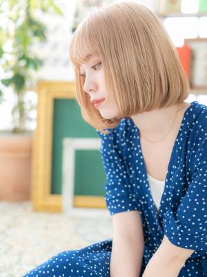 外国人風ハイトーンカラー前下がり大人ボブ　アニメカラー