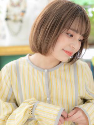大人かわいい透け感グレーベージュミニボブ　マッシュヘア