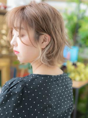 大人かわいいペールベージュくせ毛風ボブルフ　ヴェールカラー
