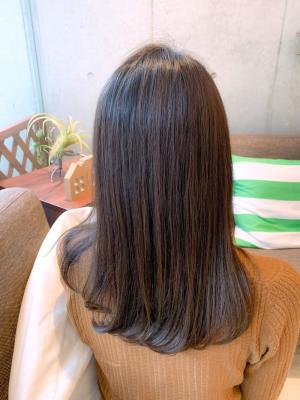 ナチュラル仕上げのサラサラストレート