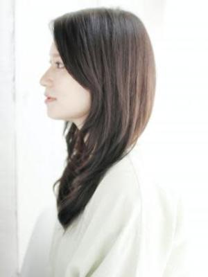かきあげバングの内巻きレイヤースタイル