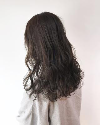 大人かわいい オリーブグレージュ くすみカラー 重軽