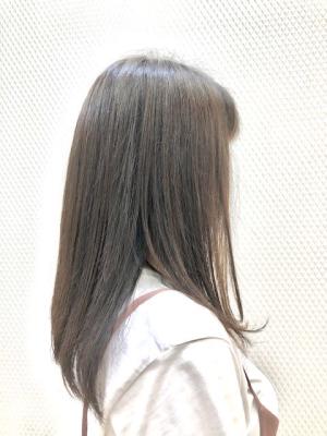 ナチュラルストレート/ロング/黒髪/40代/ボリュームダウン ナチュラルストレート/ロング/黒髪/40代/ボリュームダウン