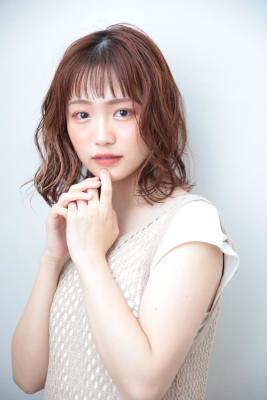 ミディアムレイヤー　くびれ　小顔　簡単スタイリング