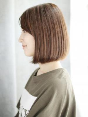 長めの前髪のワンカールボブスタイル