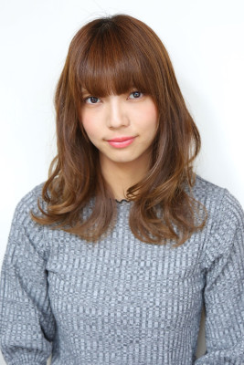 カラー際立つセミロングウェーブ カラー際立つセミロングウェーブ