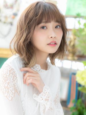 大人ハイライト外国人風ゆるふわ前下がりロブ　ゆるふわカール