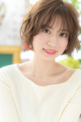 外国人風バレイヤージュ小顔ゆるふわ大人ボブ　オリーブグレージ