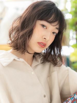 黒髪グレージュカラーくせ毛風エアリーミディ チャコールグレー 黒髪グレージュカラーくせ毛風エアリーミディ チャコールグレー