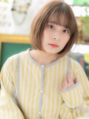 大人かわいい透け感グレーベージュミニボブ　くすみカラー