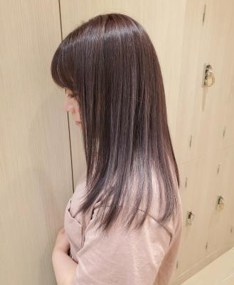 カラーしている髪はプレミアム縮毛矯正で艶ストレート