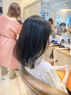 ミディアムレイヤー　レイヤーボブ　くびれスタイル