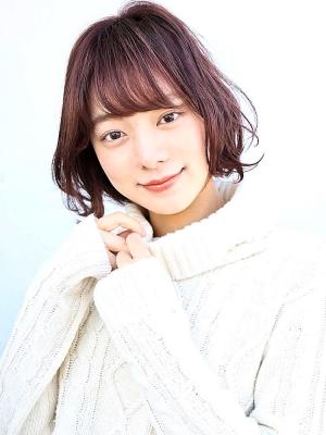 ピンクベージュが可愛いレイヤーボブ
