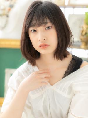 黒髪も◎大人かわいい外ハネくせ毛風ミディ　くびれミディ