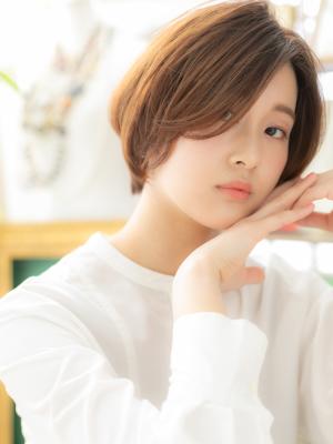 かきあげバング大人ハイライト前下がりボブ　オリーブグレージュ