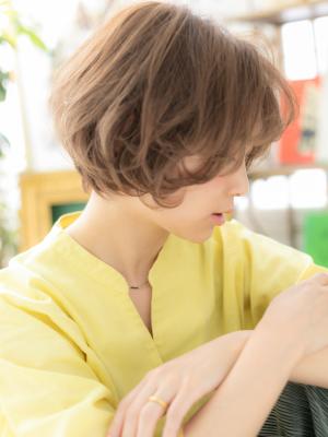 インナーカラーゆるふわ小顔くせ毛風ミニボブ　フェザーボブ