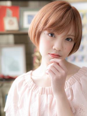 ピンクカラーが大人かわいい前下がりミニボブ 　ハイトーンカラ