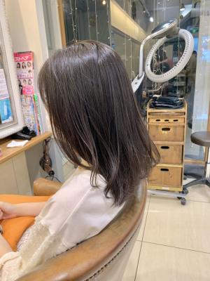 ミディアムレイヤー　くびれスタイル　小顔