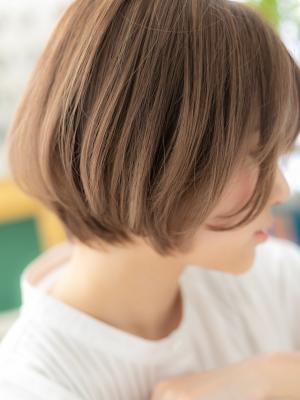 外国人風ハイライトインナーカラーミニボブ　こなれヘア