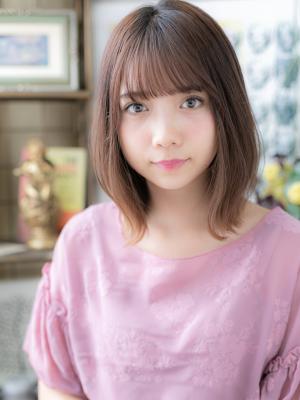 シースルーバング大人ハイライト外ハネミディ　こなれヘア